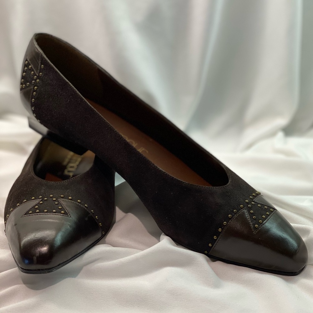 Mr. Seymour Ladies Size 9, Brown Suede and Leather with Brass Nailhead Detail